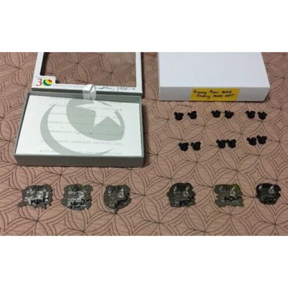 Disney Pins Pixar Party LE Finding Dory Scavenger Hunt Complete Boxed Set Signed - Picture 8 of 8